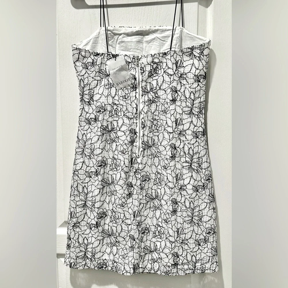 NWT Bardot Sleeveless Angie Floral Embroidered Jacquard Mini Dress Black/White - Picture 3 of 12